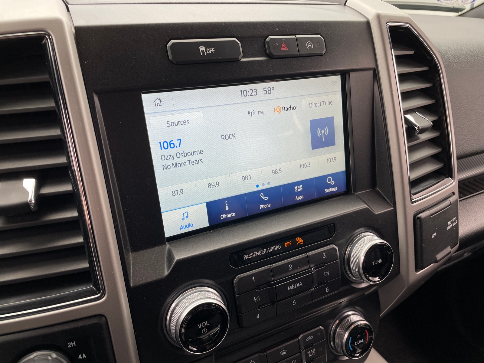 Thumbnail: 2018 Ford Econoline - 3