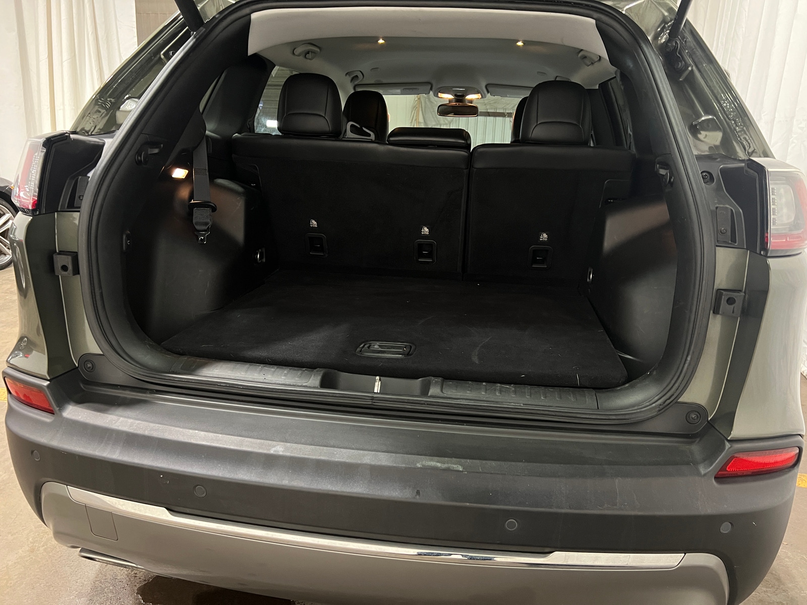 Thumbnail: 2019 Jeep Cherokee - 6