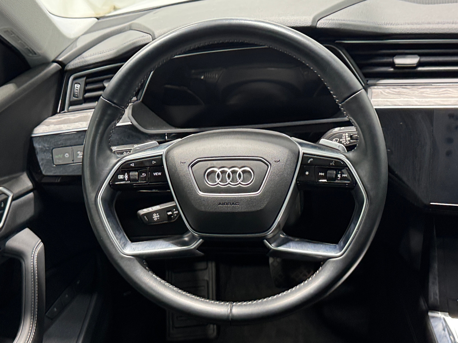 Thumbnail: 2021 Audi e-tron - 4