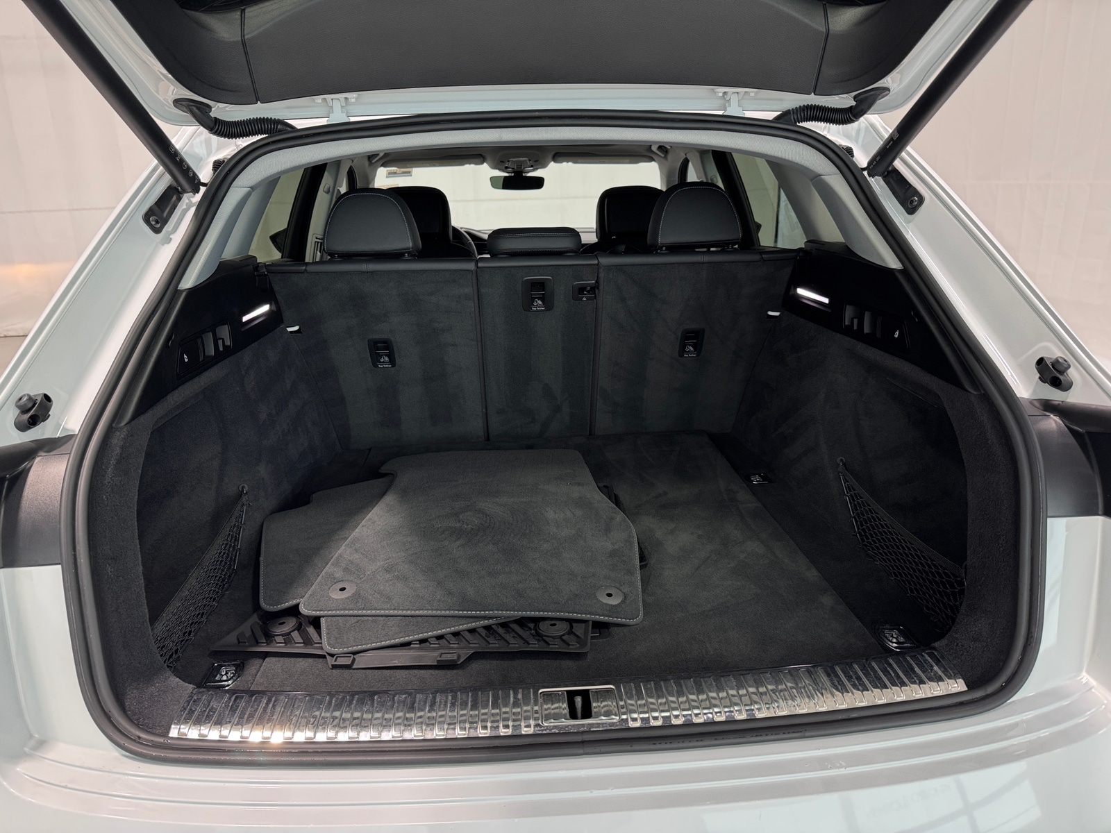 Thumbnail: 2021 Audi e-tron - 6