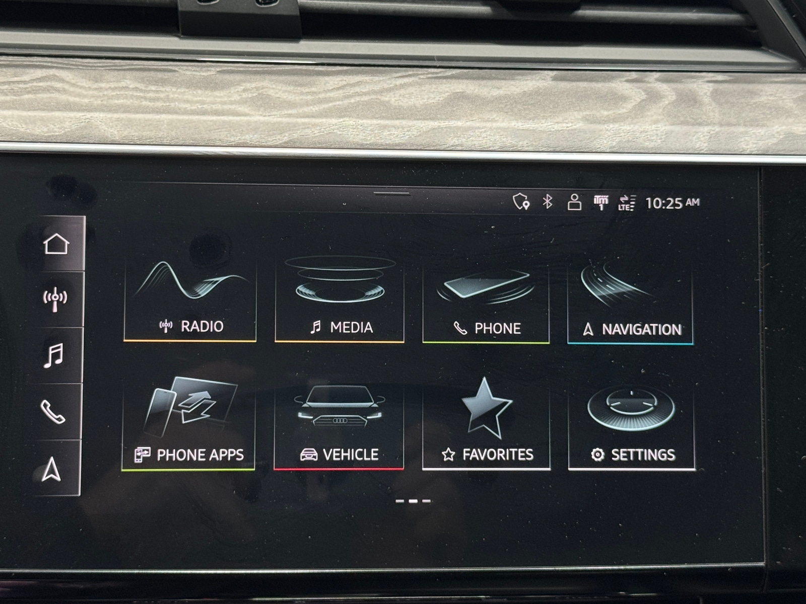 Thumbnail: 2021 Audi e-tron - 3