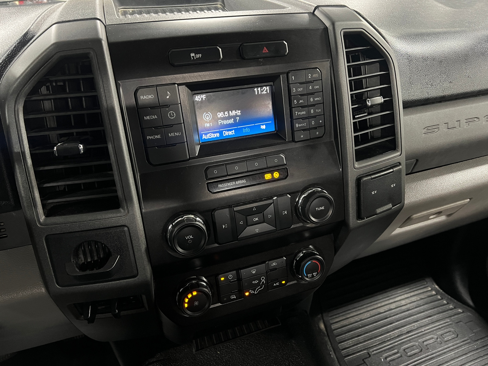 Thumbnail: 2019 Ford Econoline - 3