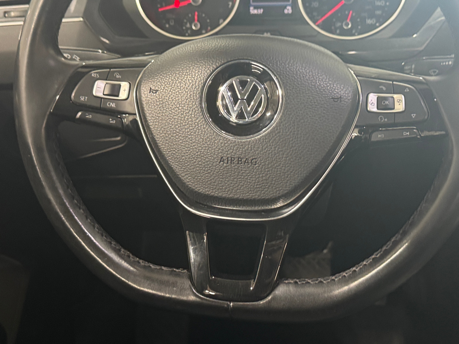 Thumbnail: 2018 Volkswagen Tiguan - 4