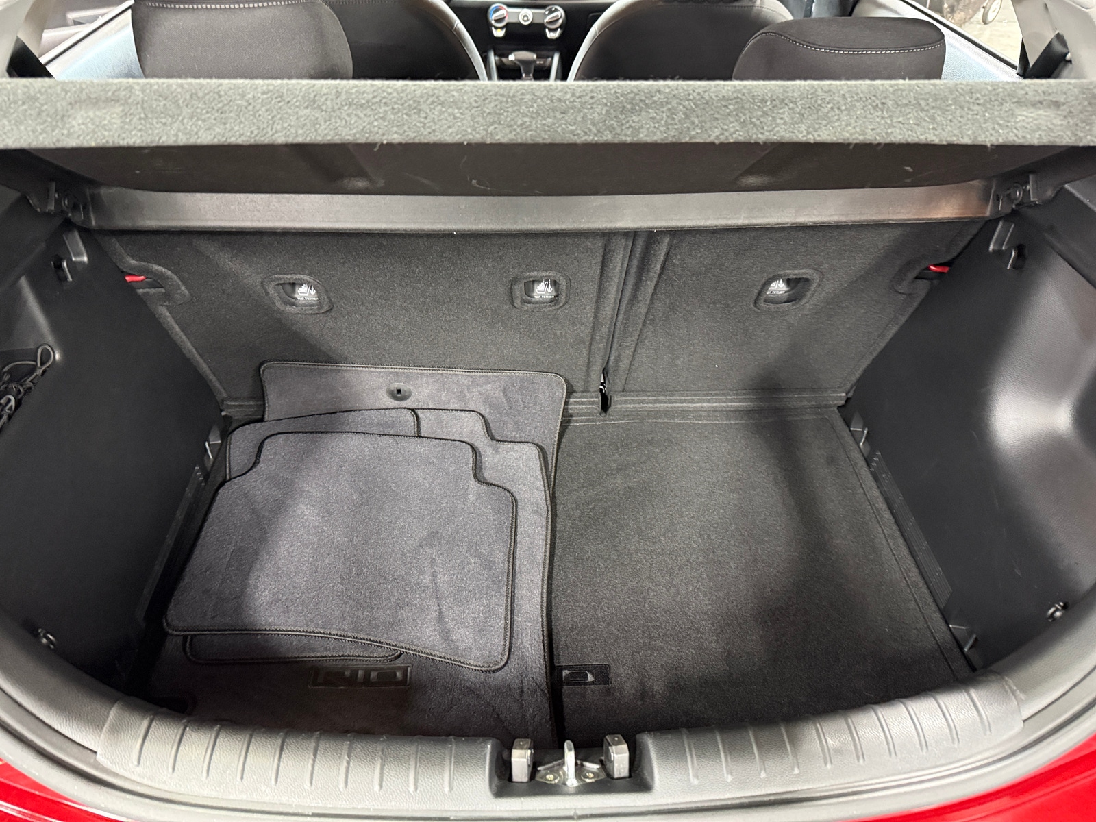 Thumbnail: 2020 Kia Rio - 7