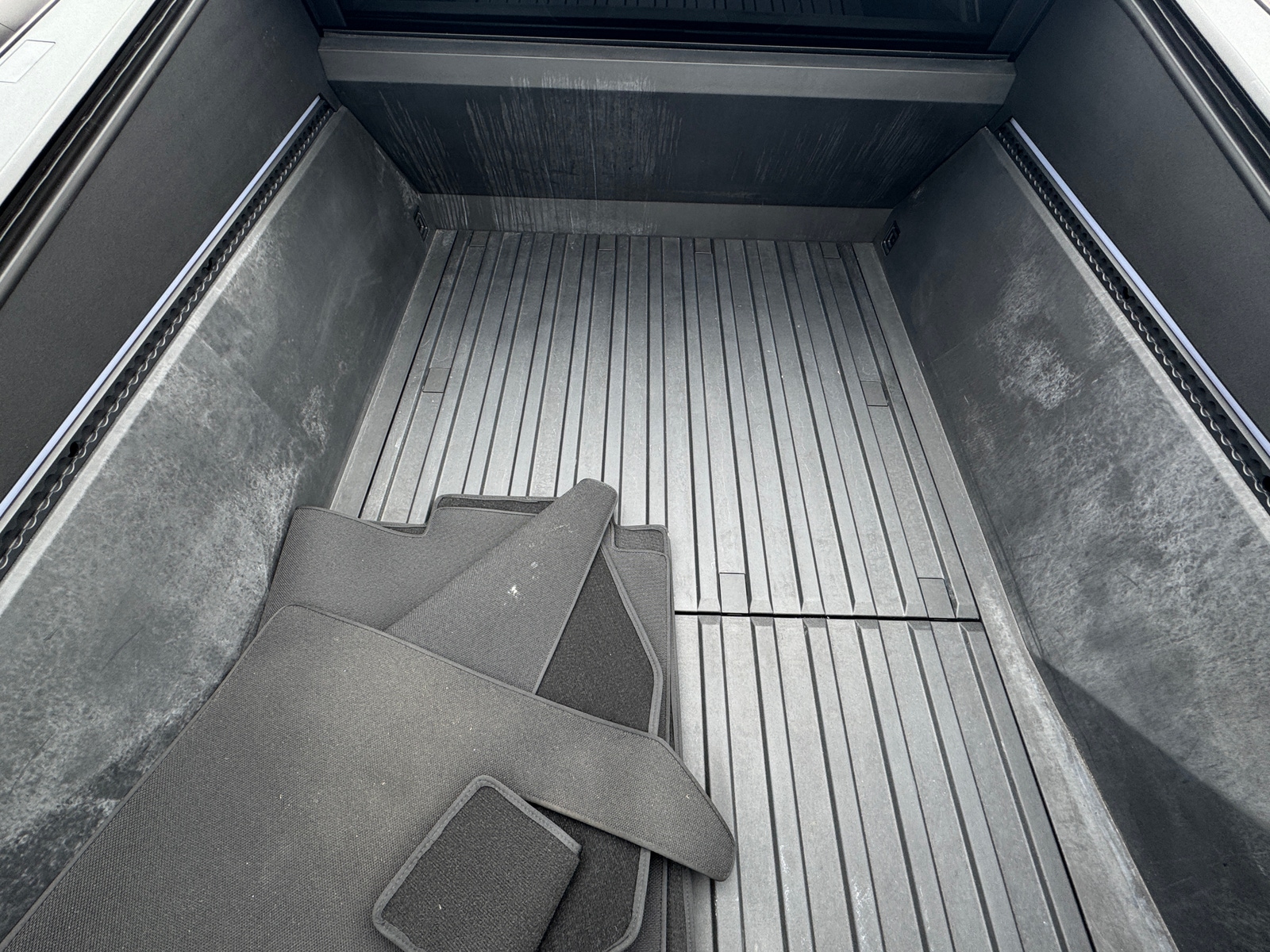 Thumbnail: 2025 Tesla Cybertruck - 6