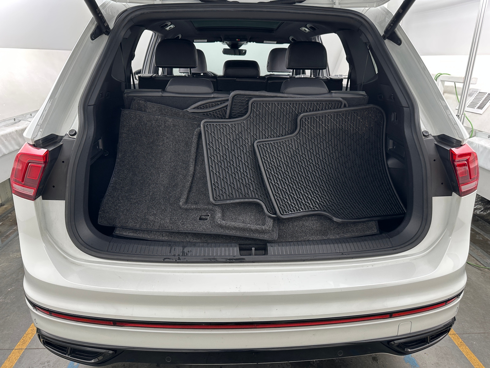 Thumbnail: 2022 Volkswagen Tiguan - 6