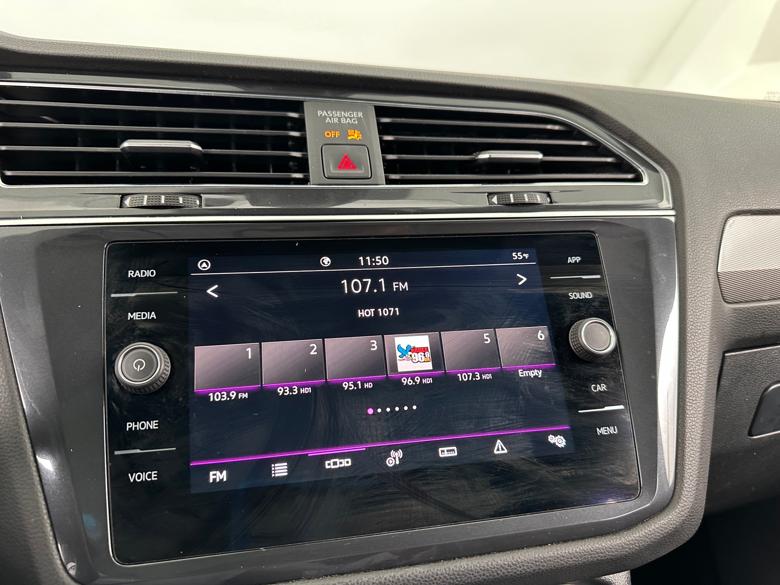 Thumbnail: 2022 Volkswagen Tiguan - 3