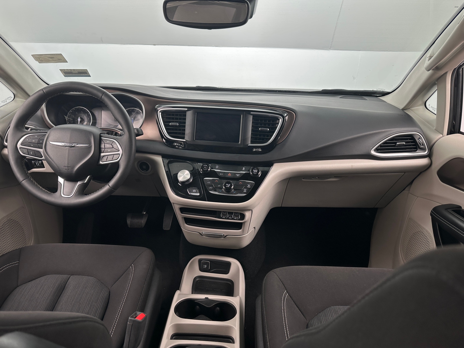 Thumbnail: 2024 Chrysler Voyager - 3