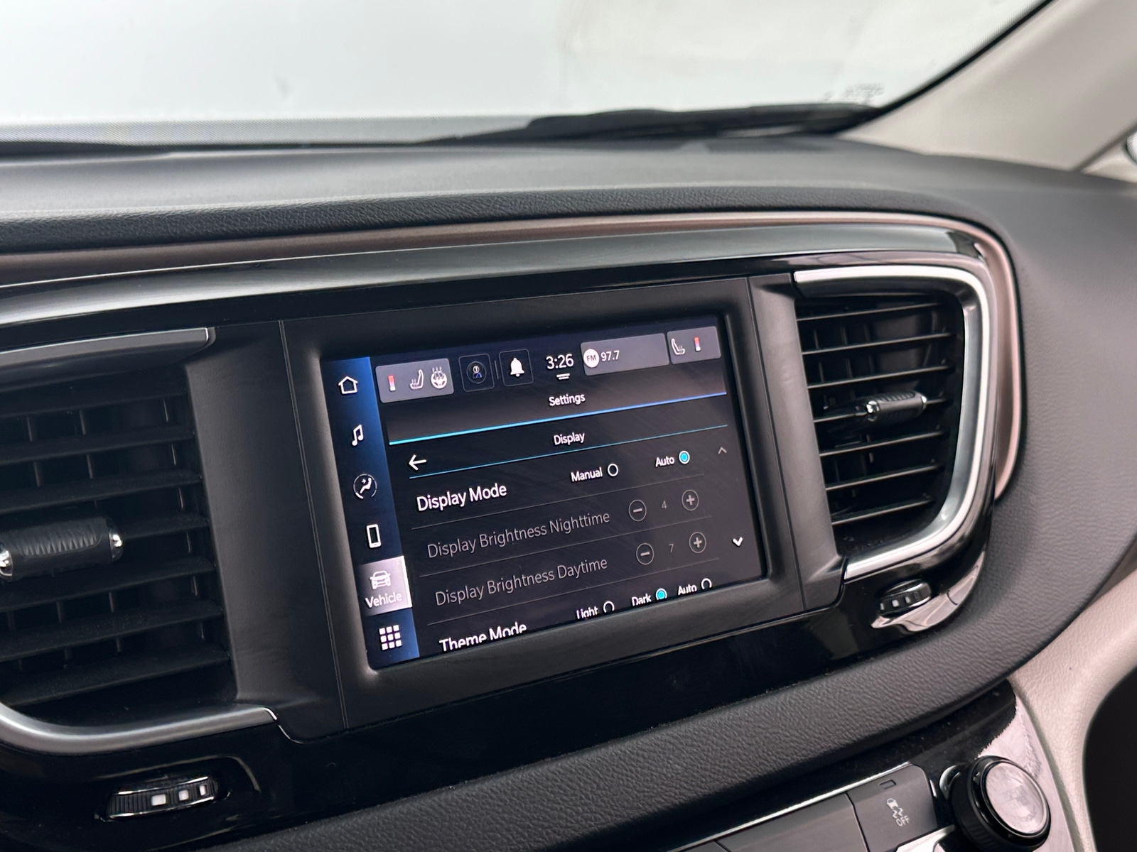 Thumbnail: 2024 Chrysler Voyager - 4