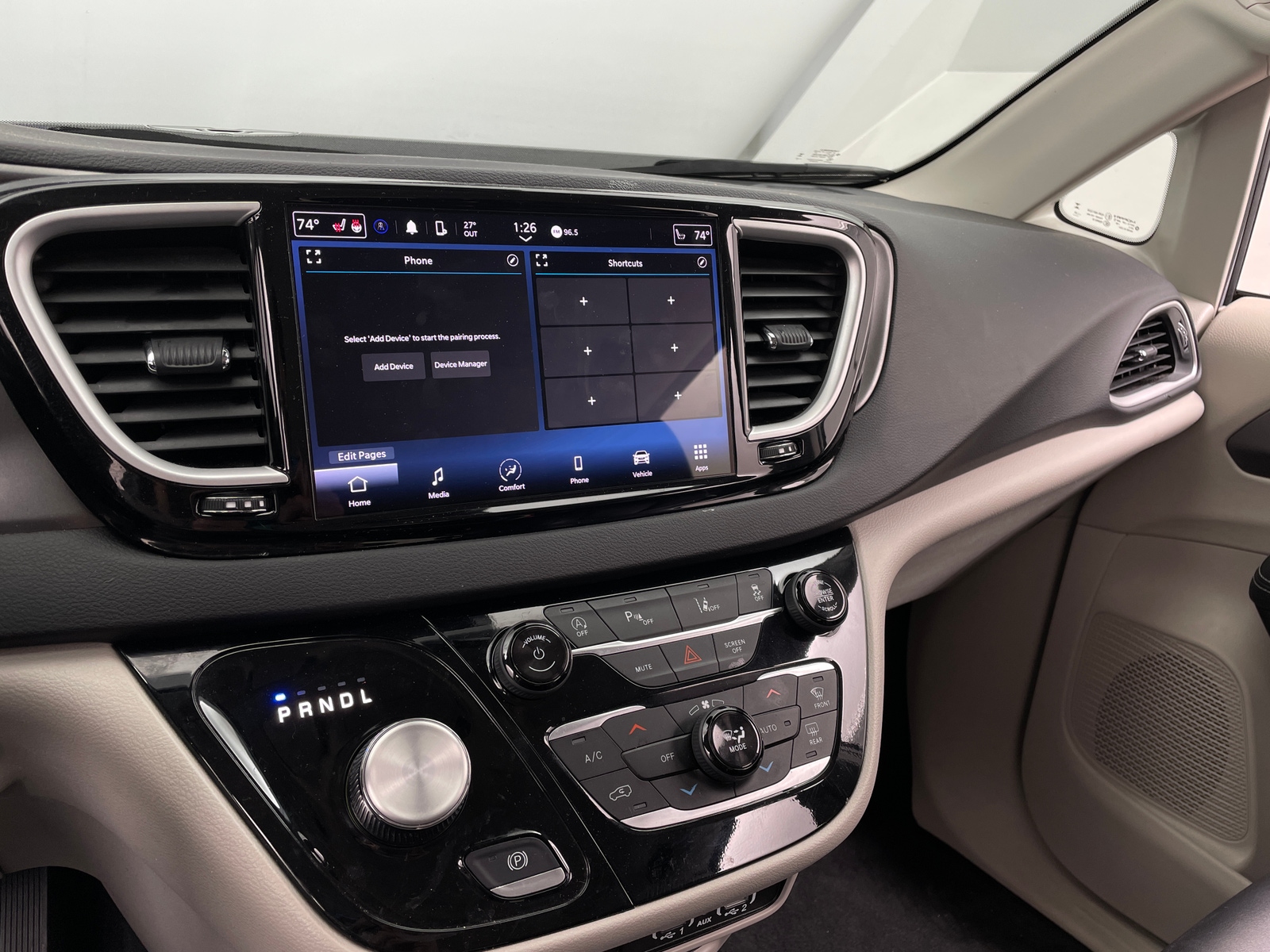 Thumbnail: 2024 Chrysler Pacifica - 3