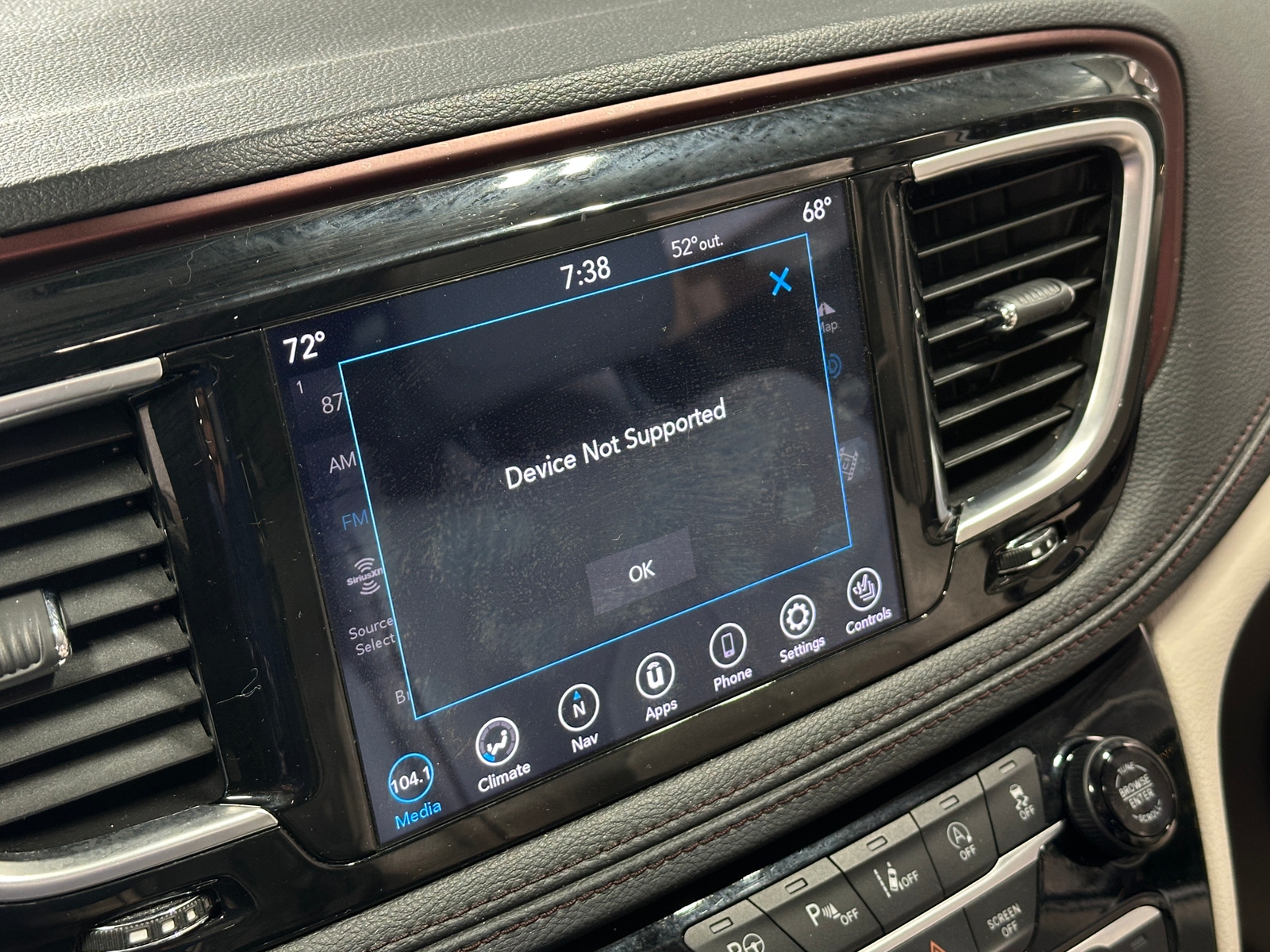 Thumbnail: 2020 Chrysler Pacifica - 3