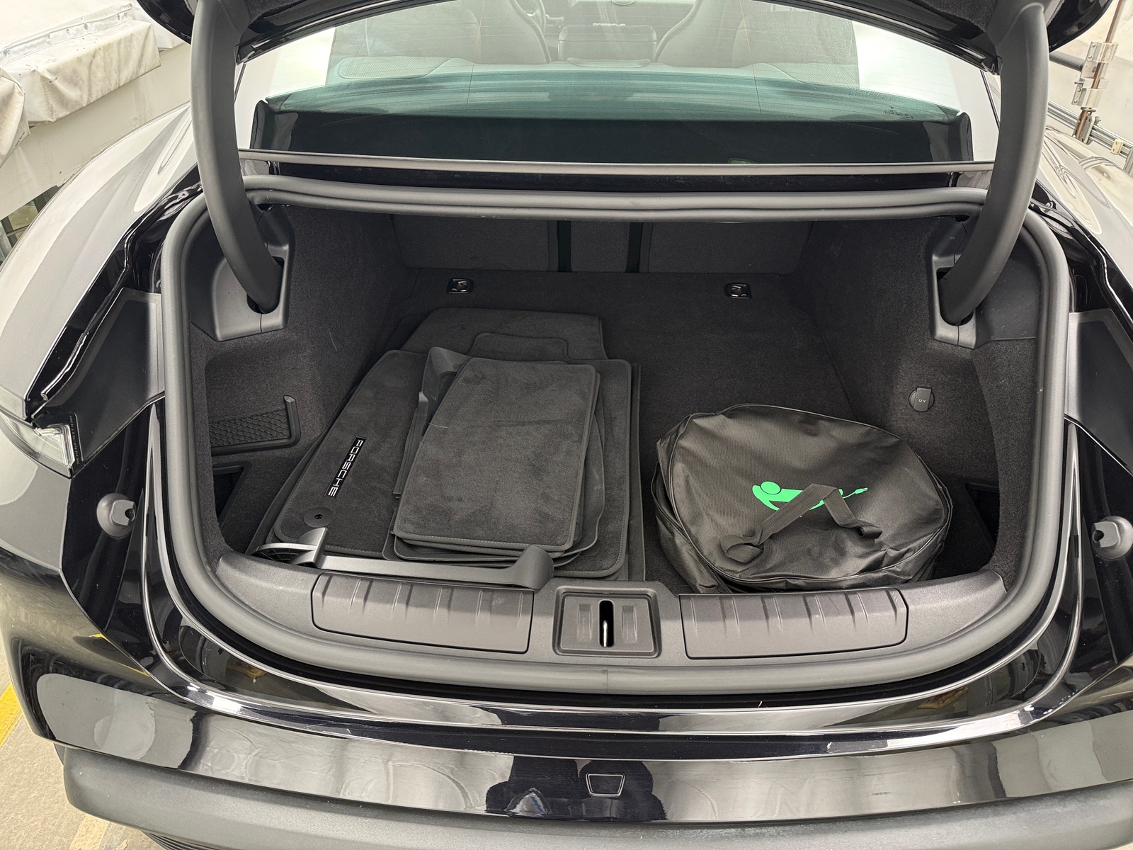 Thumbnail: 2023 Porsche Taycan - 6