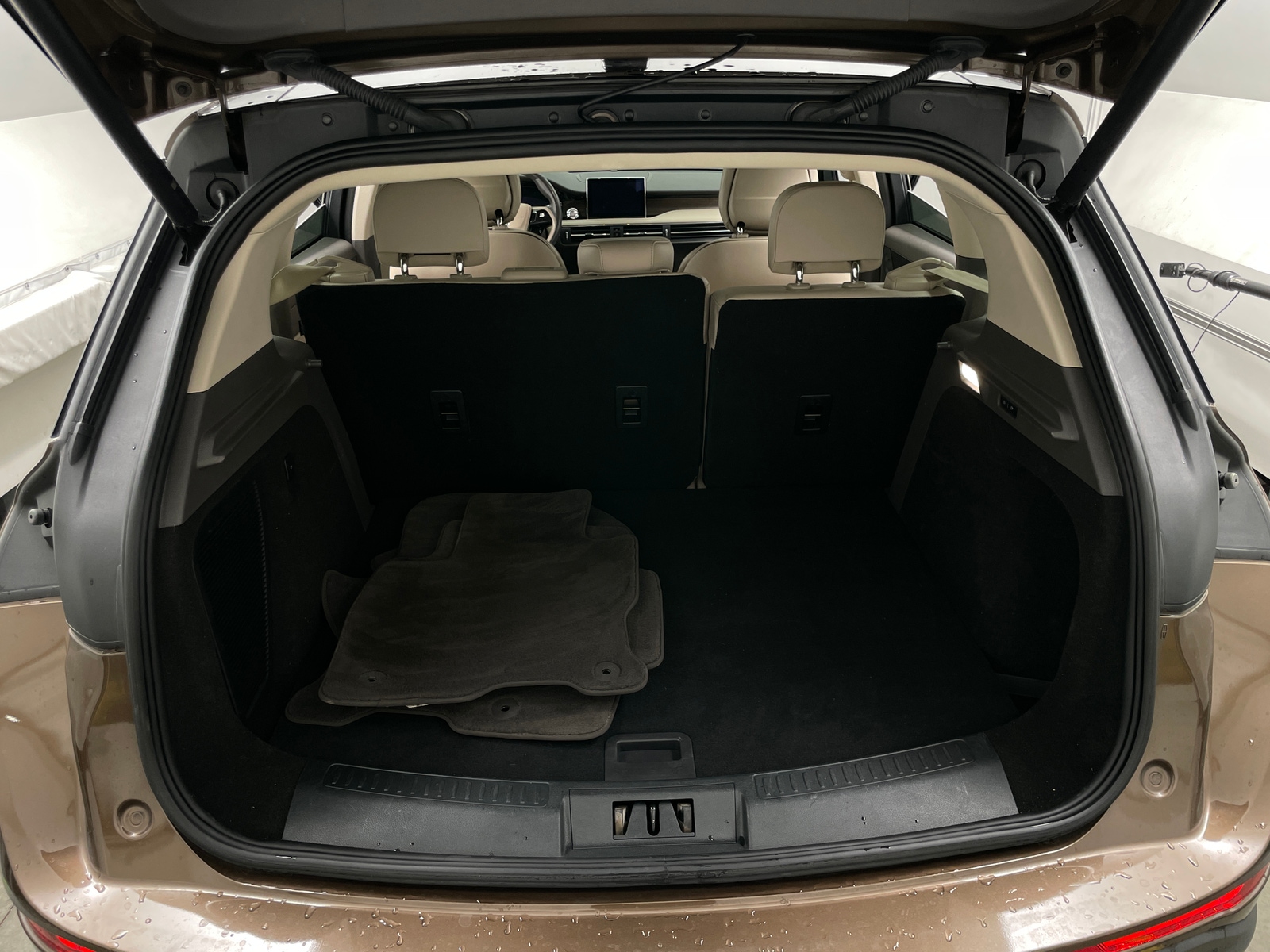 Thumbnail: 2022 Lincoln Corsair - 6