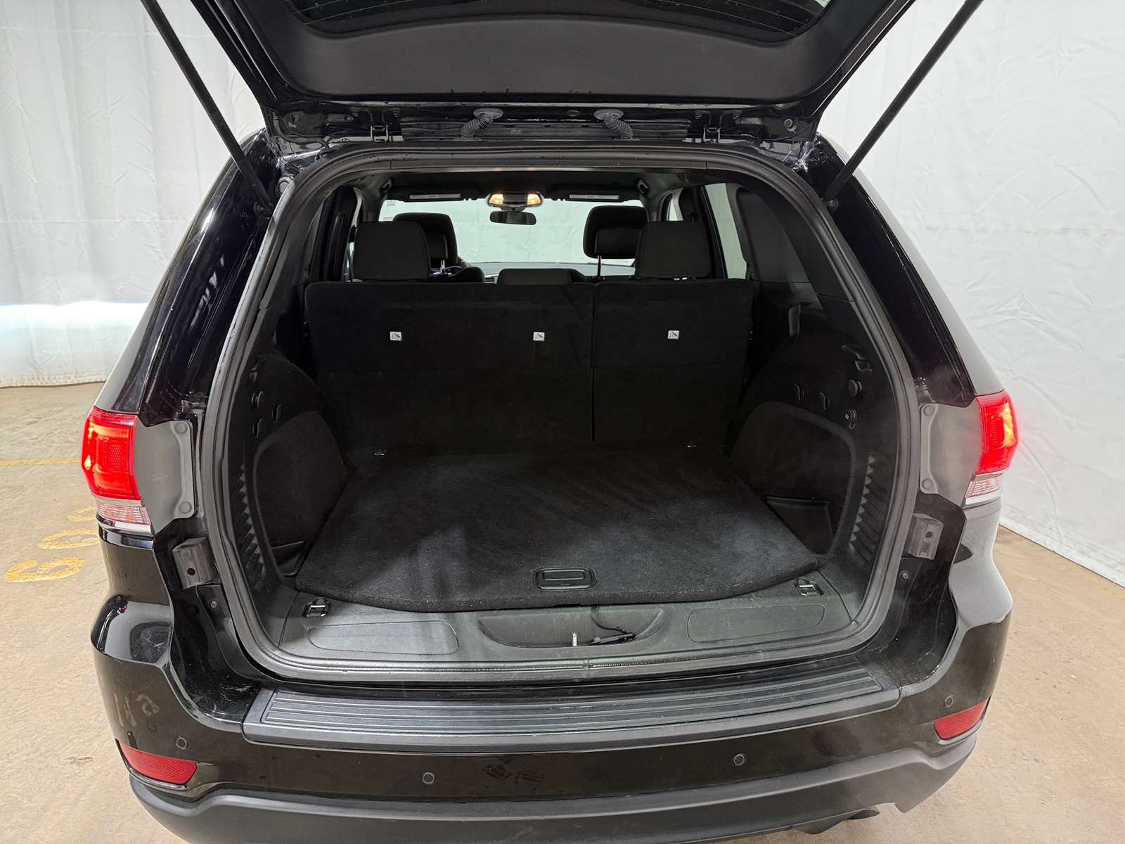 Thumbnail: 2019 Jeep Grand Cherokee - 7