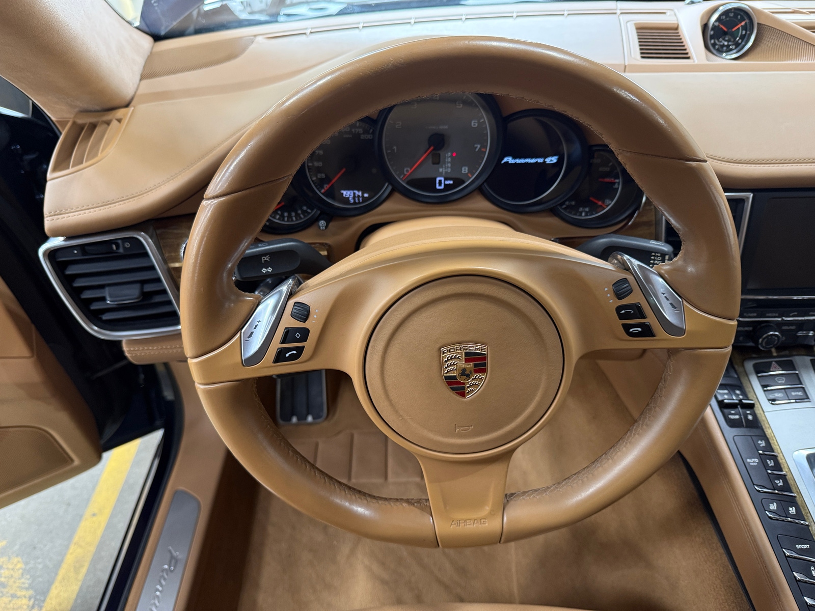 Thumbnail: 2015 Porsche Panamera - 4