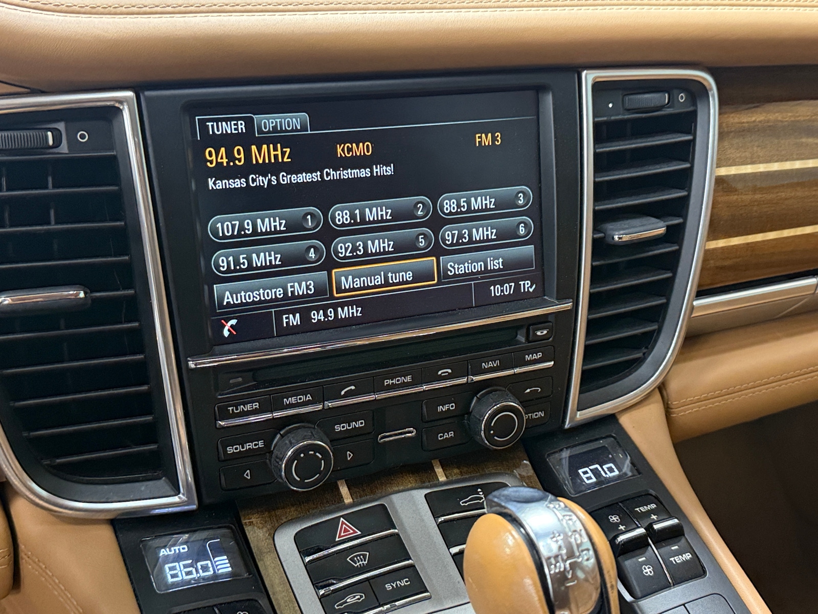 Thumbnail: 2015 Porsche Panamera - 3