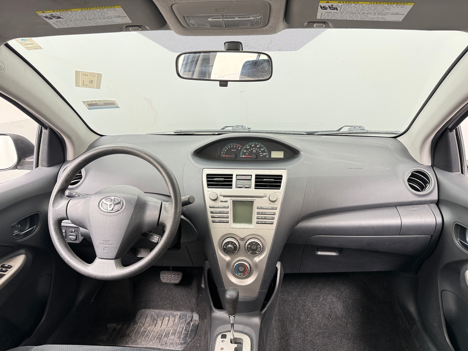 Thumbnail: 2010 Toyota Yaris - 3