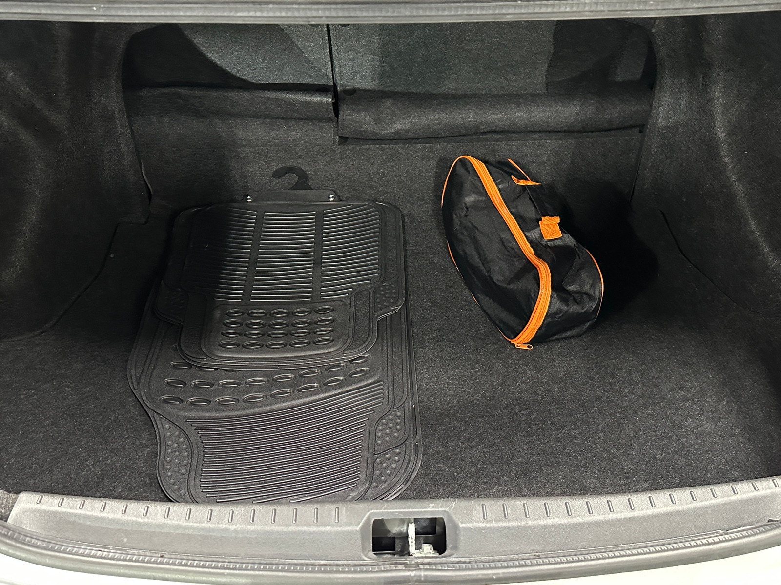 Thumbnail: 2010 Toyota Yaris - 7