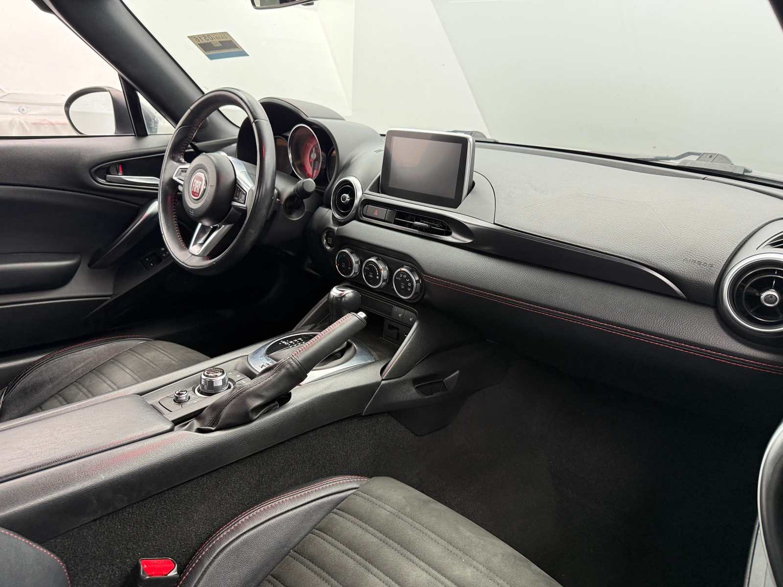 Thumbnail: 2017 Fiat 124 Spider - 2