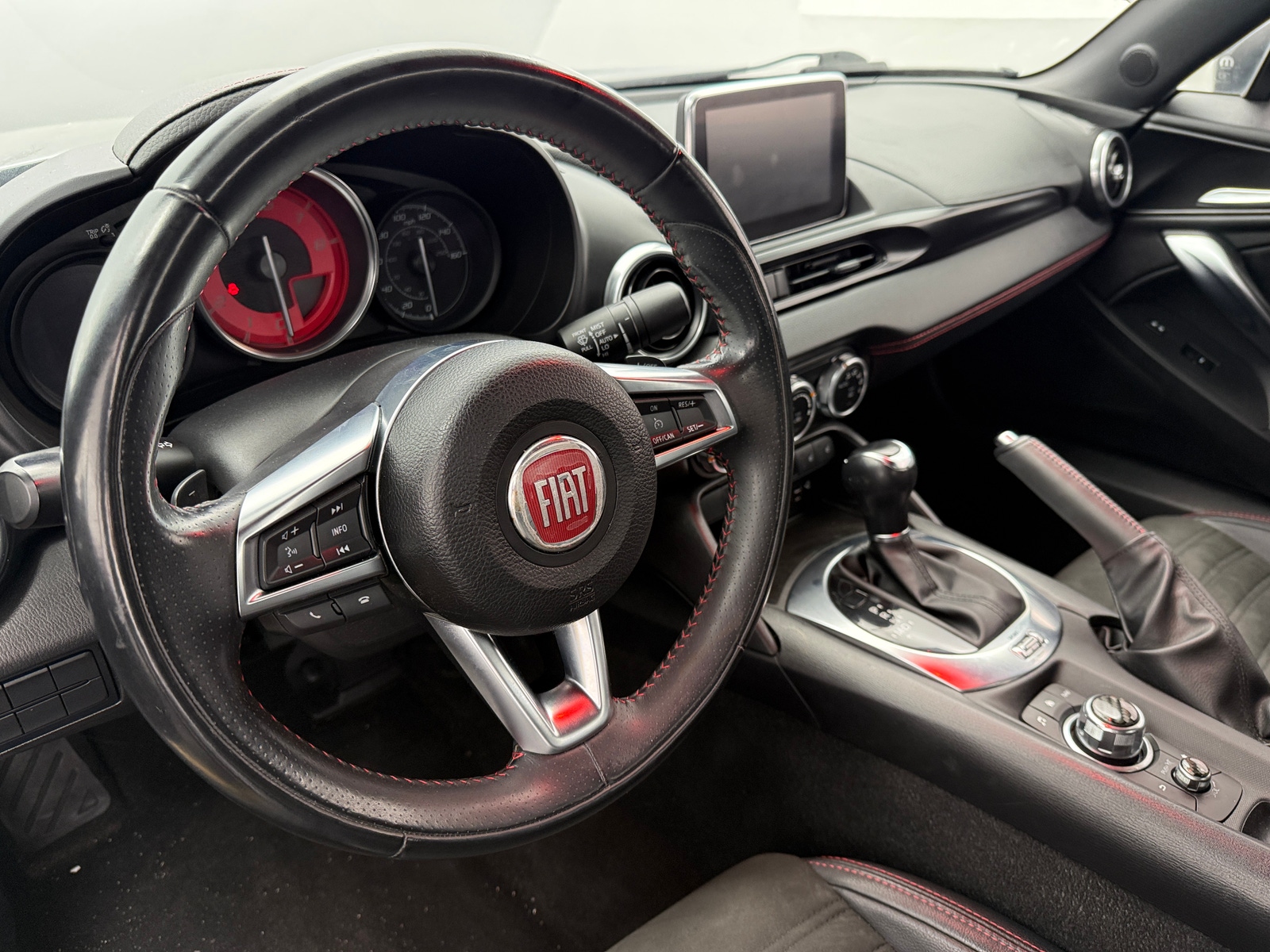 Thumbnail: 2017 Fiat 124 Spider - 4