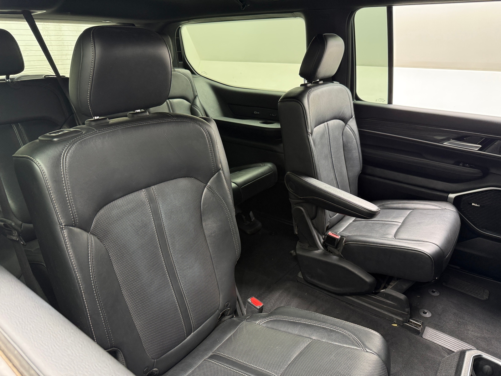 Thumbnail: 2022 Jeep Wagoneer - 5