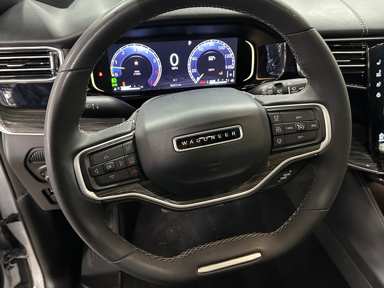 Thumbnail: 2022 Jeep Wagoneer - 4