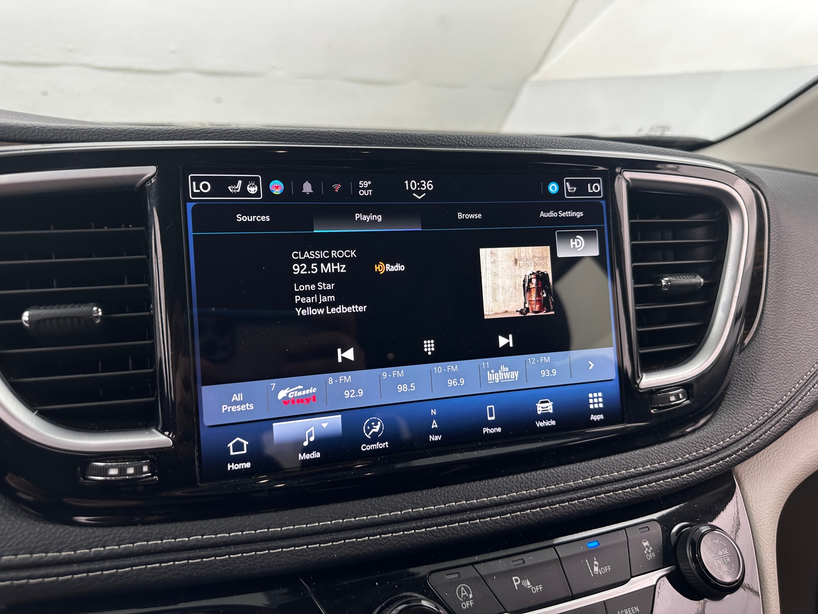 Thumbnail: 2024 Chrysler Pacifica - 3