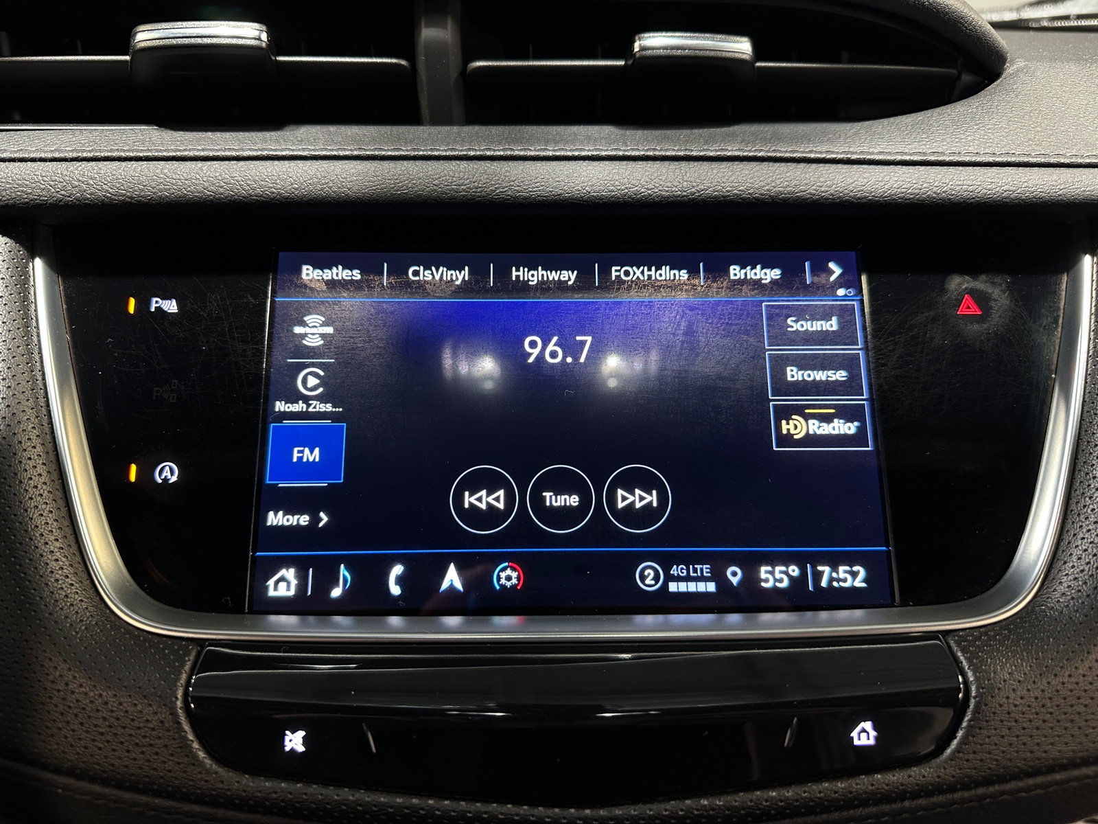 Thumbnail: 2024 Cadillac XT5 - 3