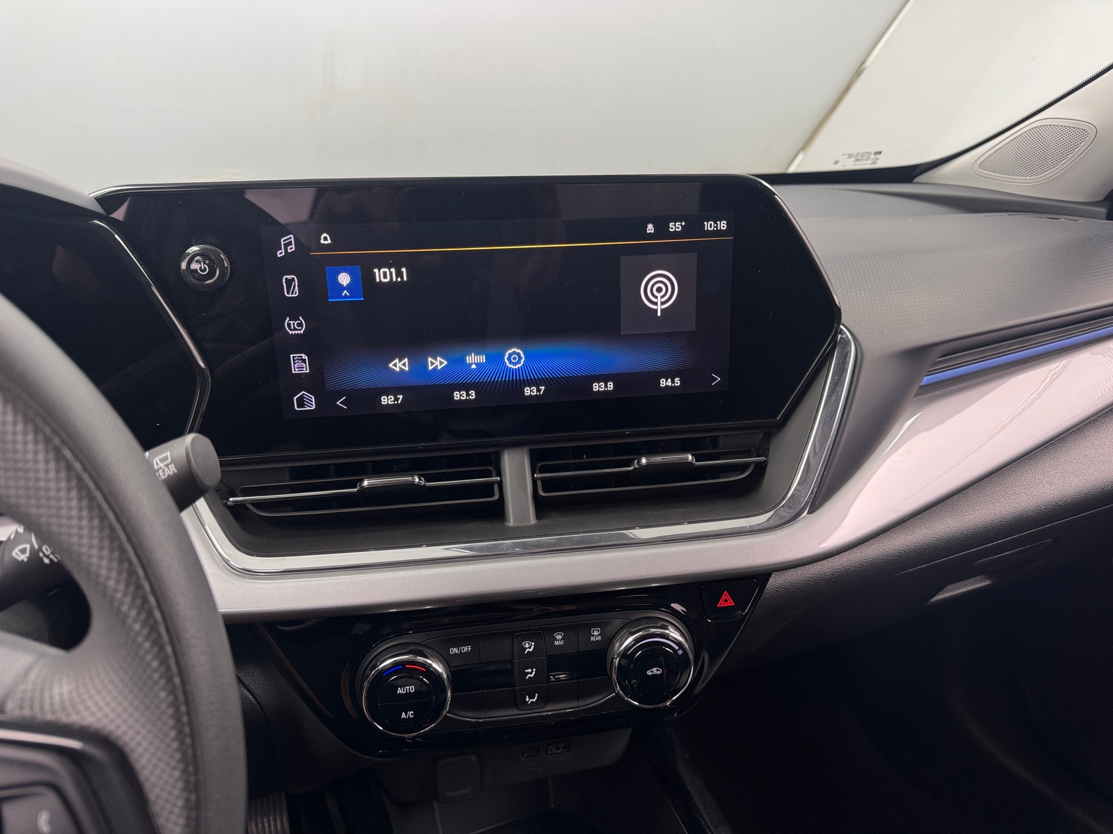 Thumbnail: 2025 Chevrolet Trax - 4