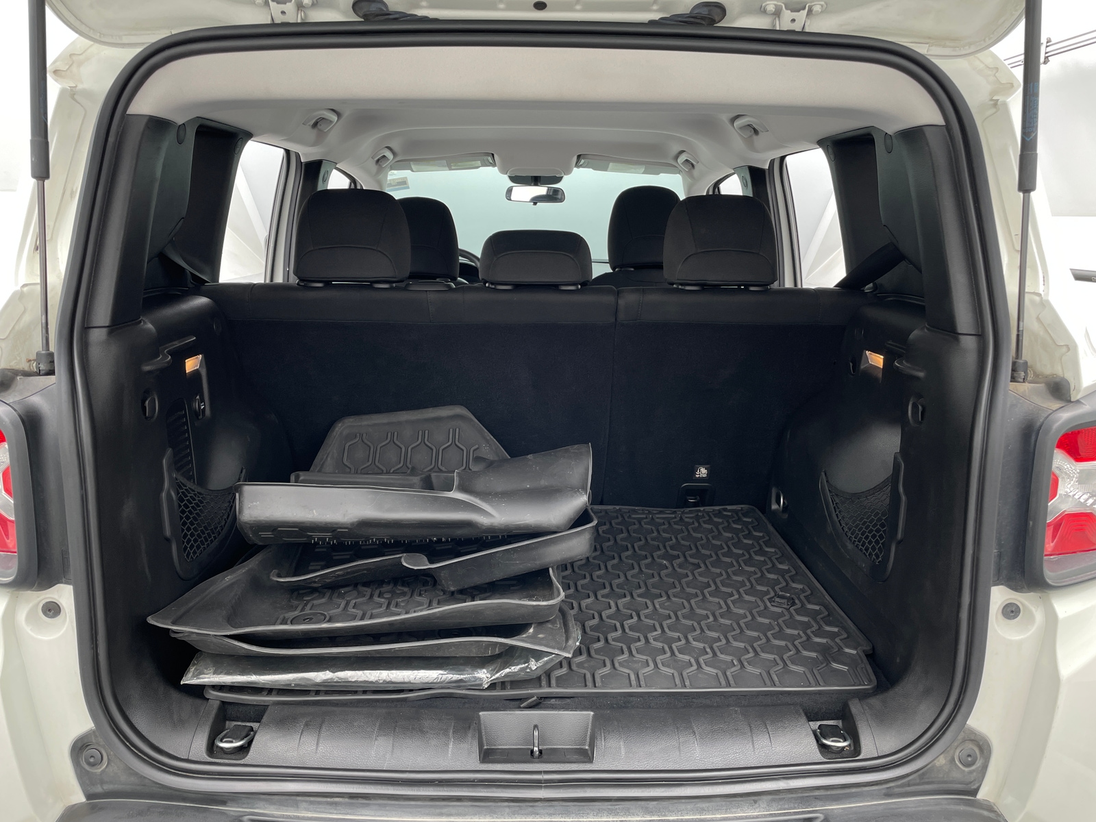 Thumbnail: 2017 Jeep Renegade - 7