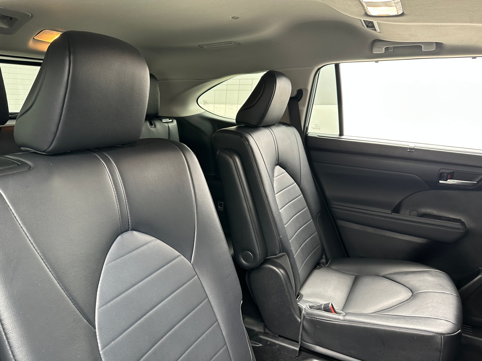 Thumbnail: 2022 Toyota Highlander - 5