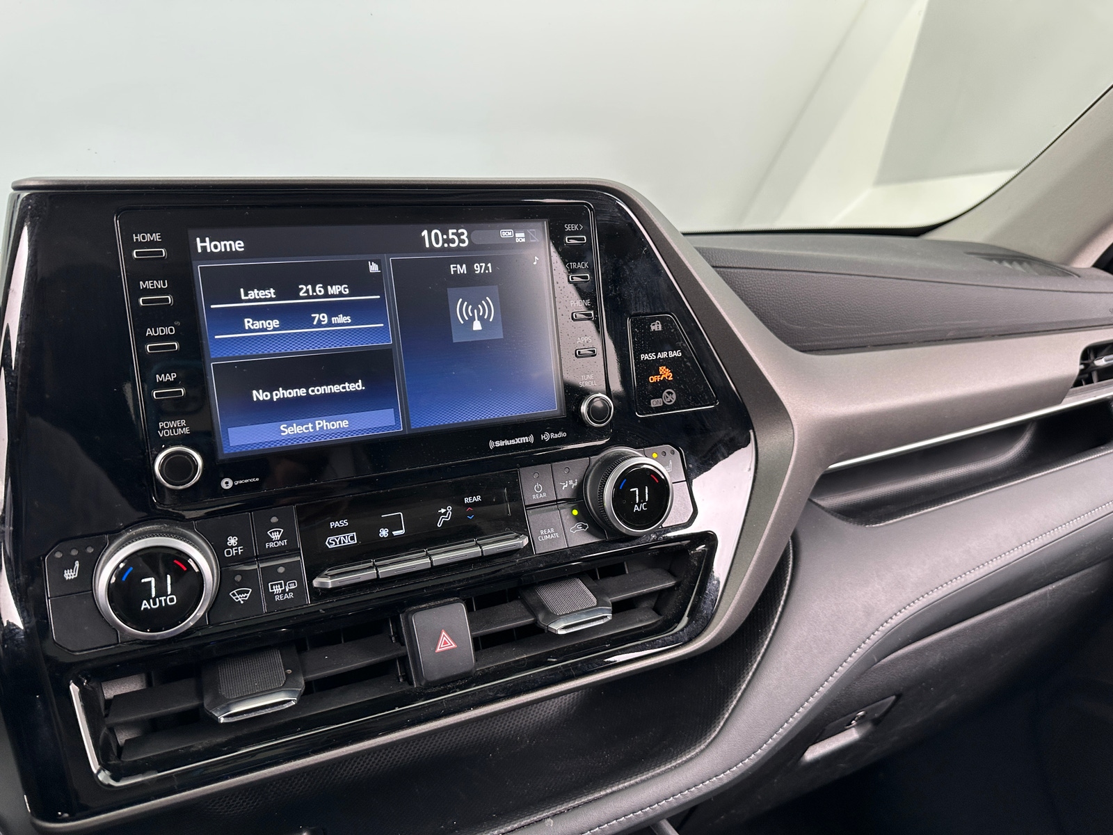 Thumbnail: 2022 Toyota Highlander - 3