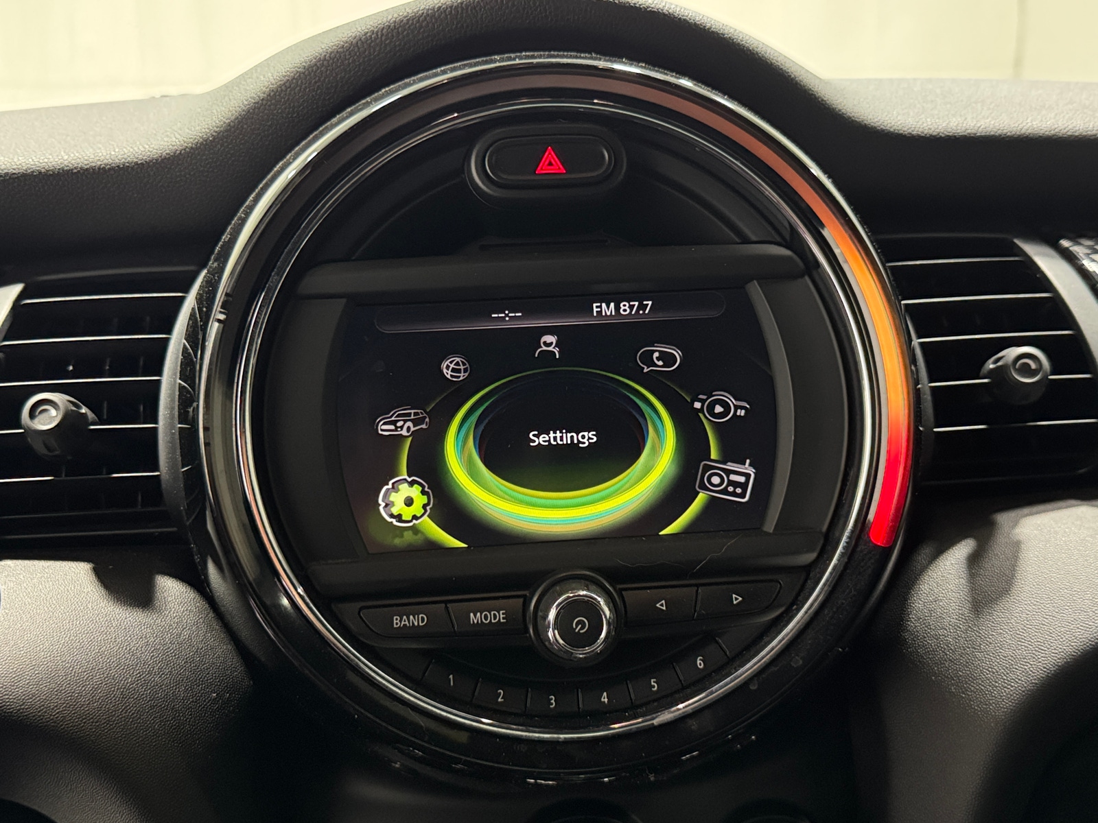 Thumbnail: 2015 MINI Cooper Hardtop - 3