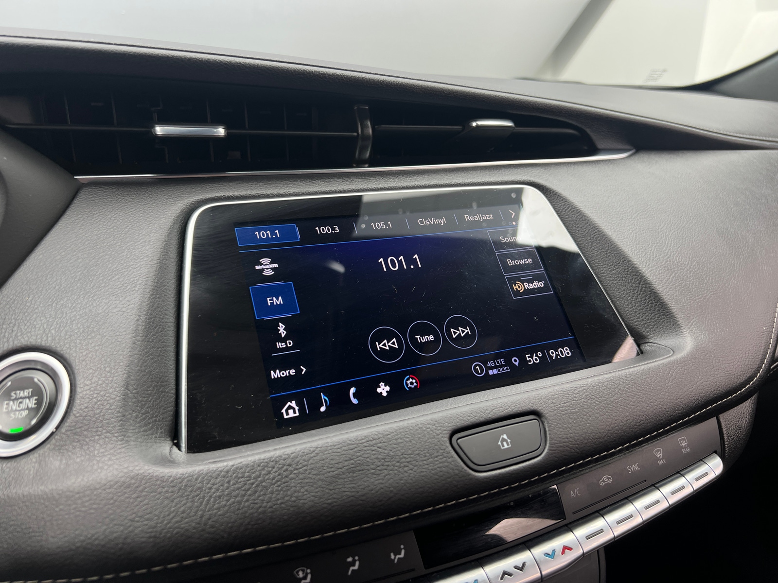 Thumbnail: 2022 Cadillac XT4 - 3