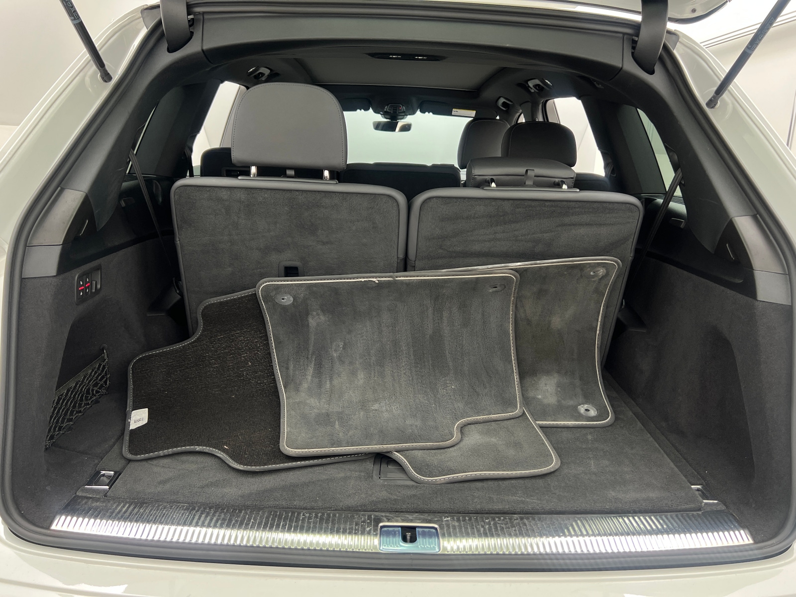 Thumbnail: 2025 Audi Q7 - 6