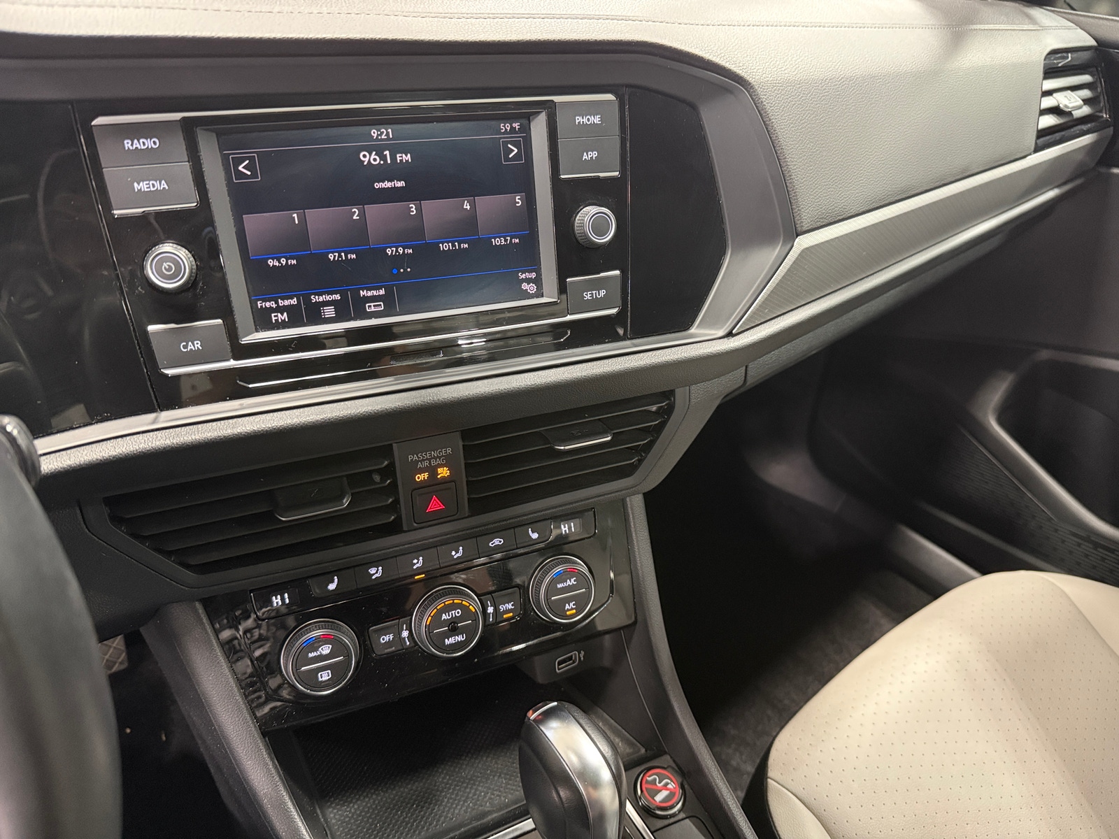 Thumbnail: 2019 Volkswagen Jetta - 4