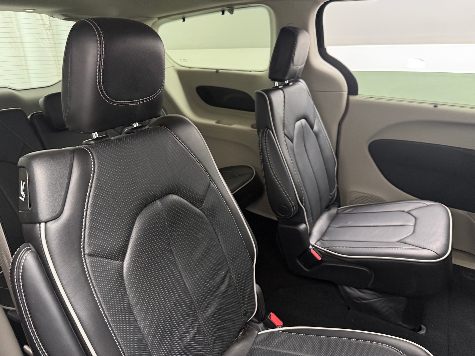 Thumbnail: 2023 Chrysler Pacifica - 5