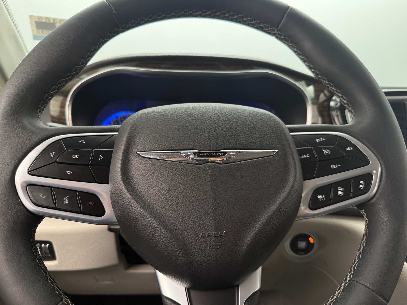 Thumbnail: 2023 Chrysler Pacifica - 4