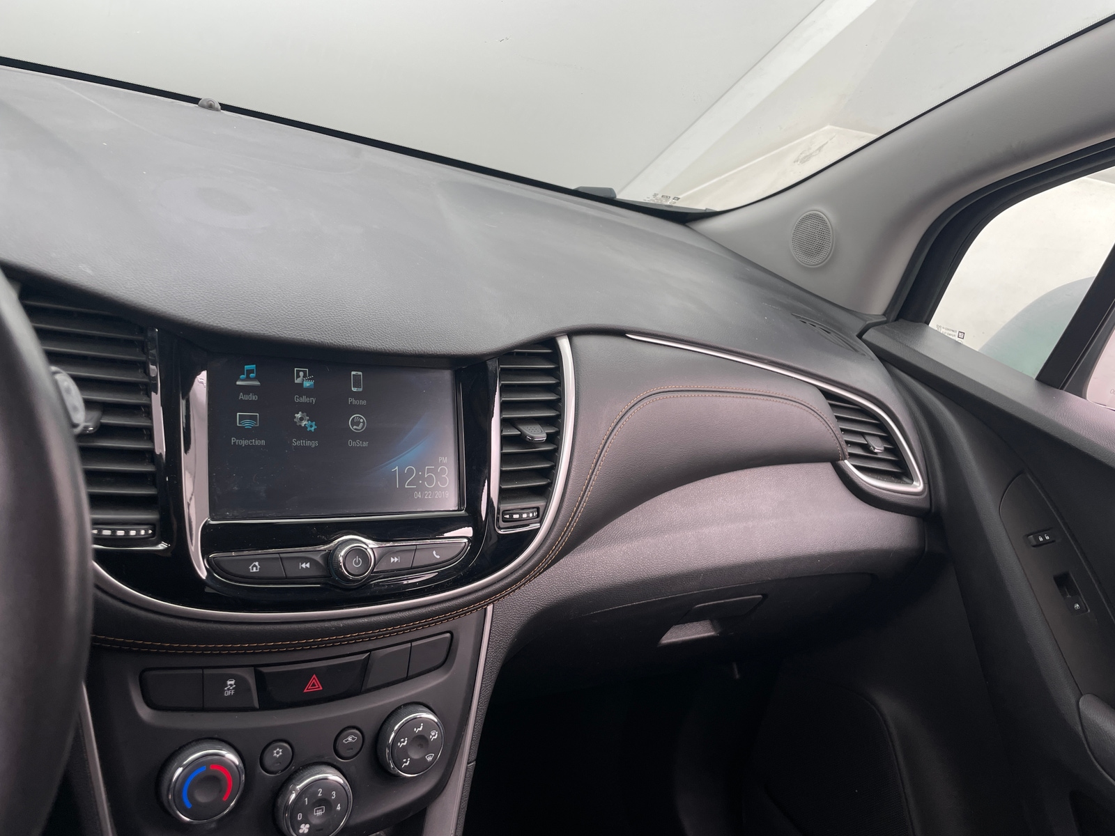 Thumbnail: 2017 Chevrolet Trax - 4