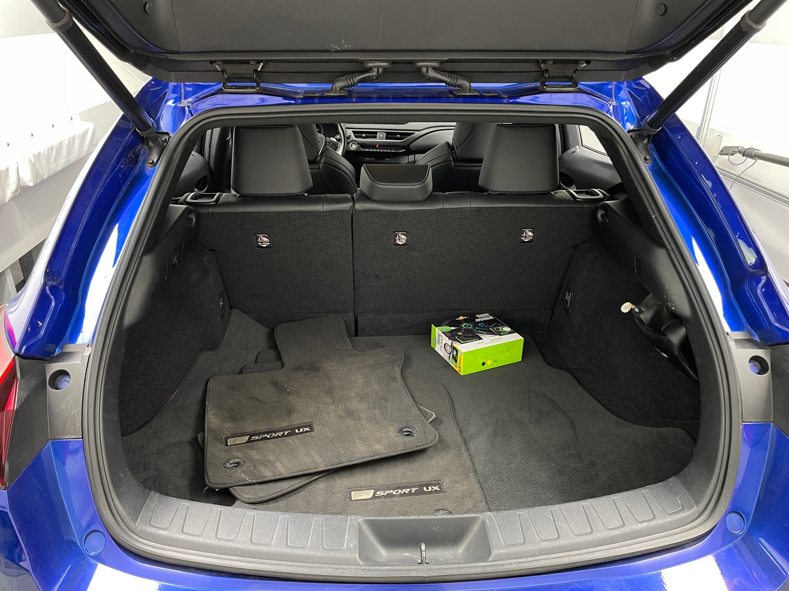 Thumbnail: 2019 Lexus UX - 6