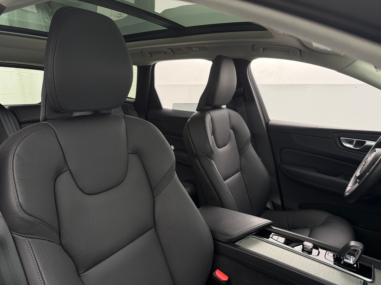 Thumbnail: 2025 Volvo XC60 - 2