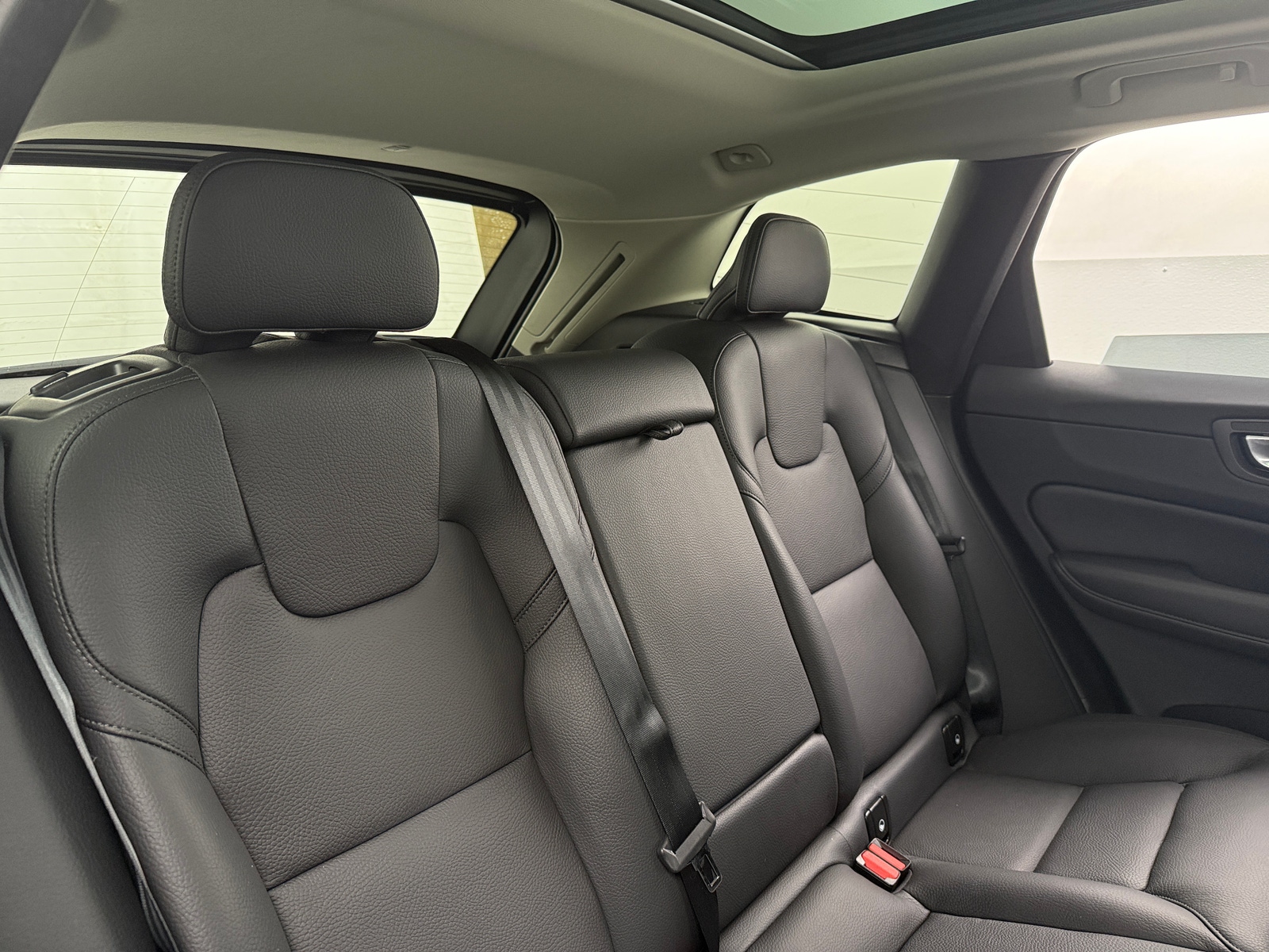 Thumbnail: 2025 Volvo XC60 - 6