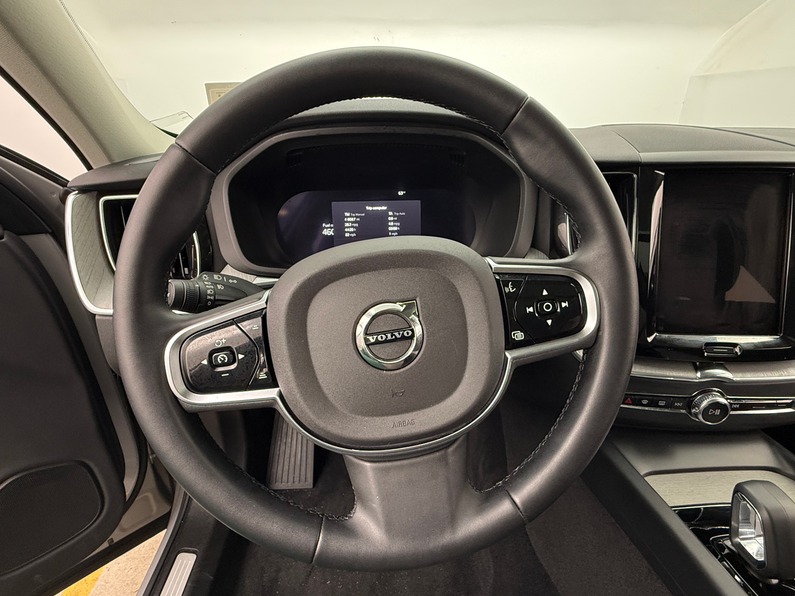 Thumbnail: 2025 Volvo XC60 - 5