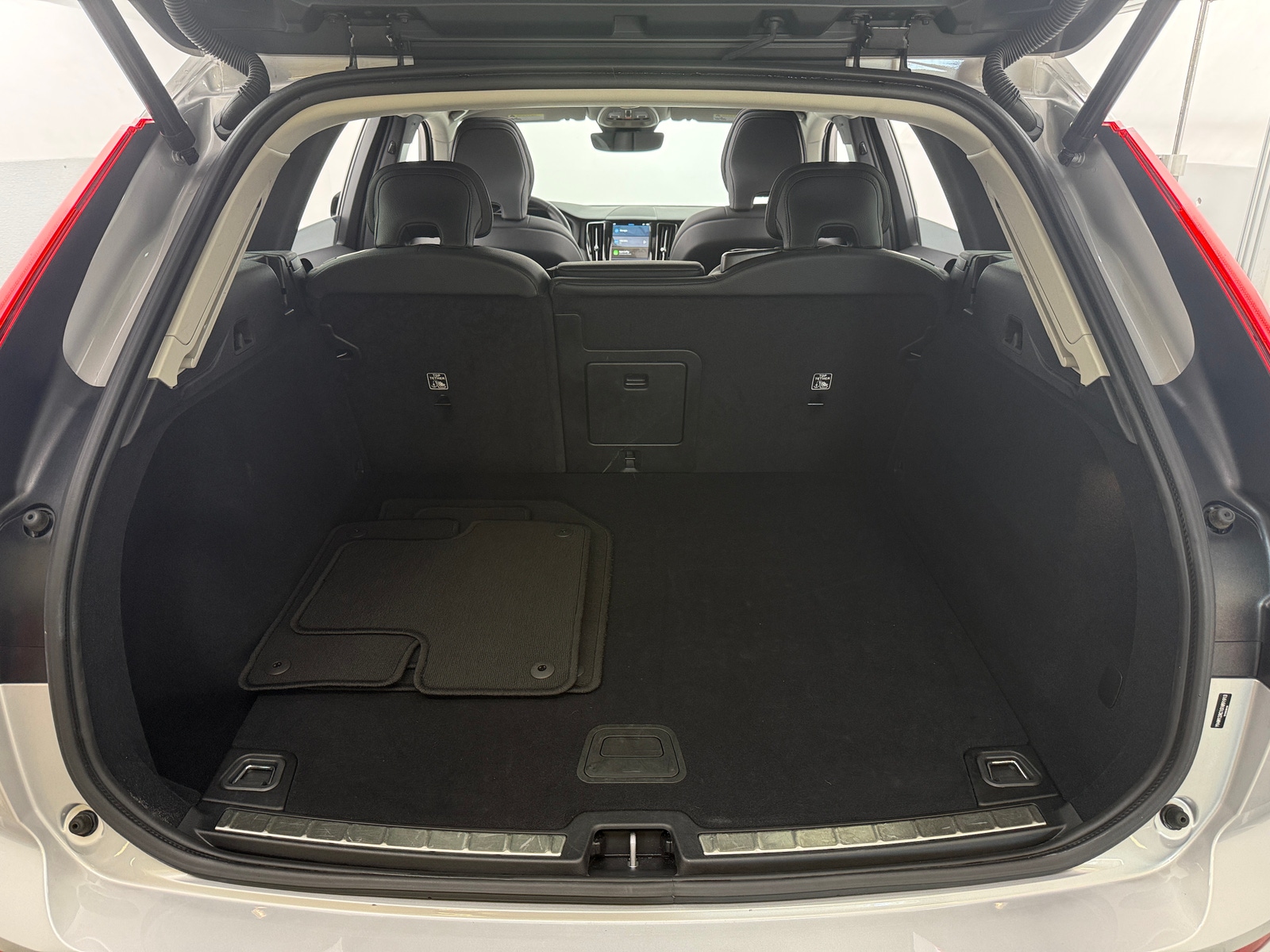 Thumbnail: 2025 Volvo XC60 - 7