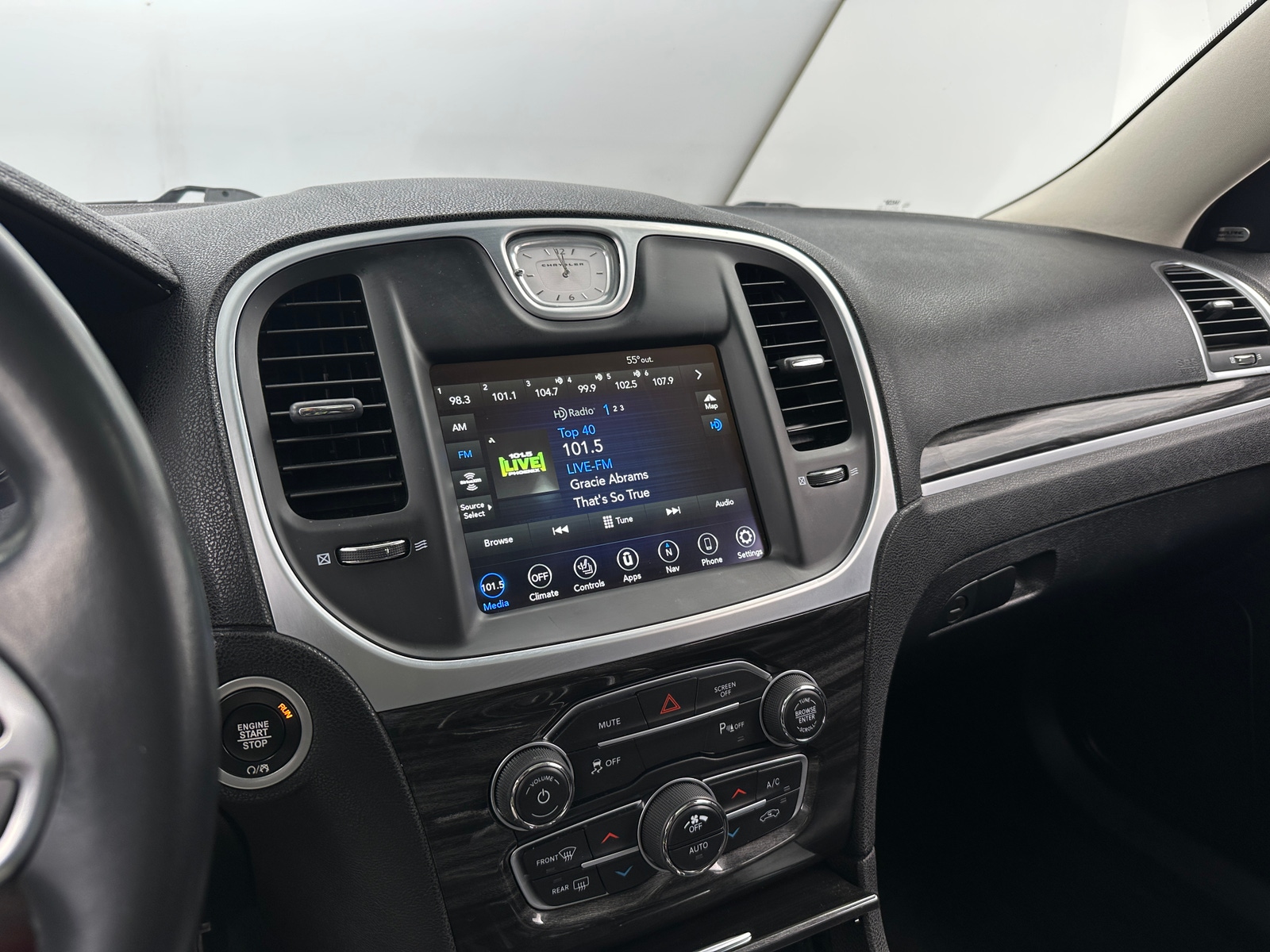 Thumbnail: 2022 Chrysler 300 - 3