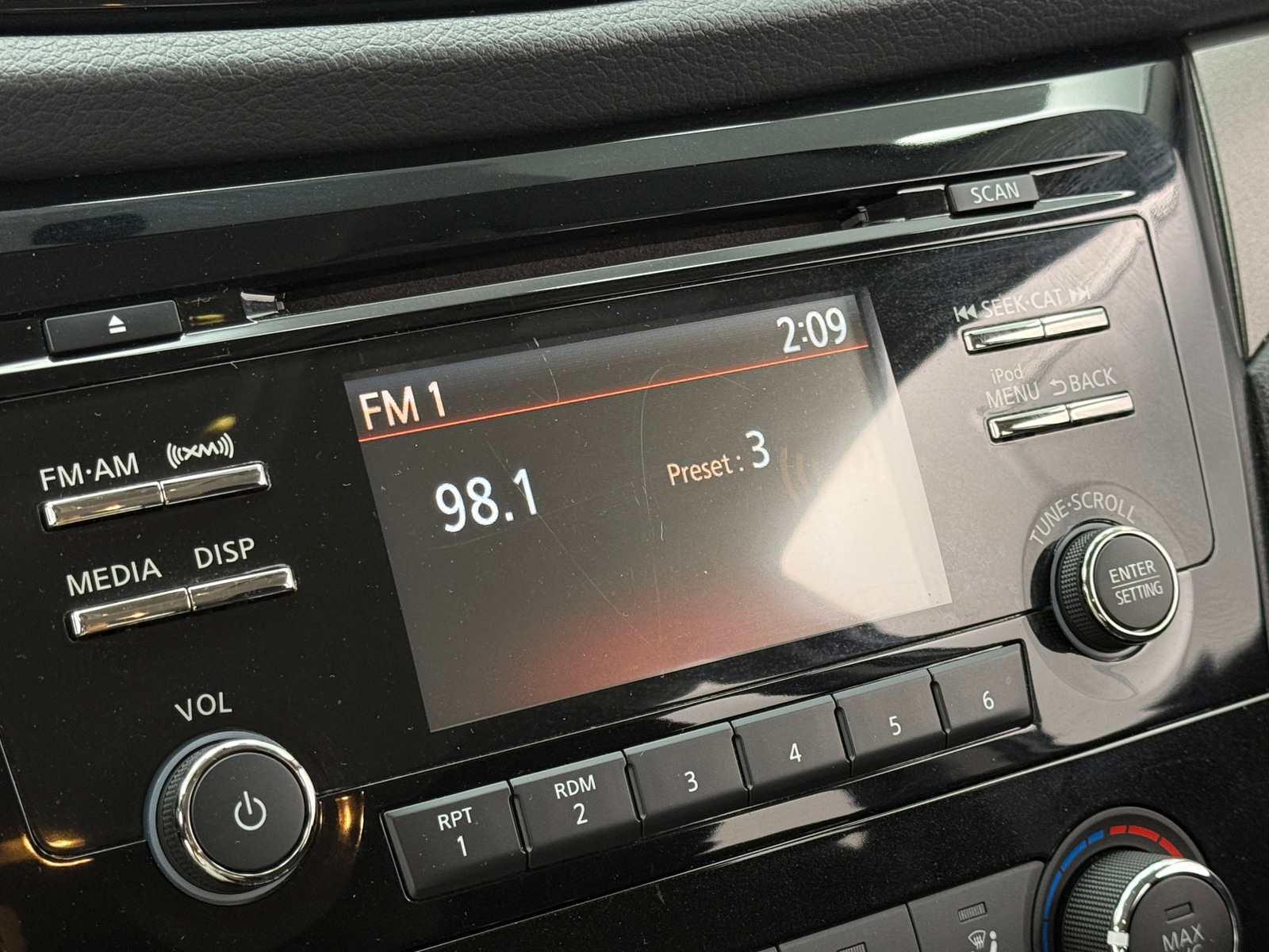 Thumbnail: 2018 Nissan Rogue Sport - 4