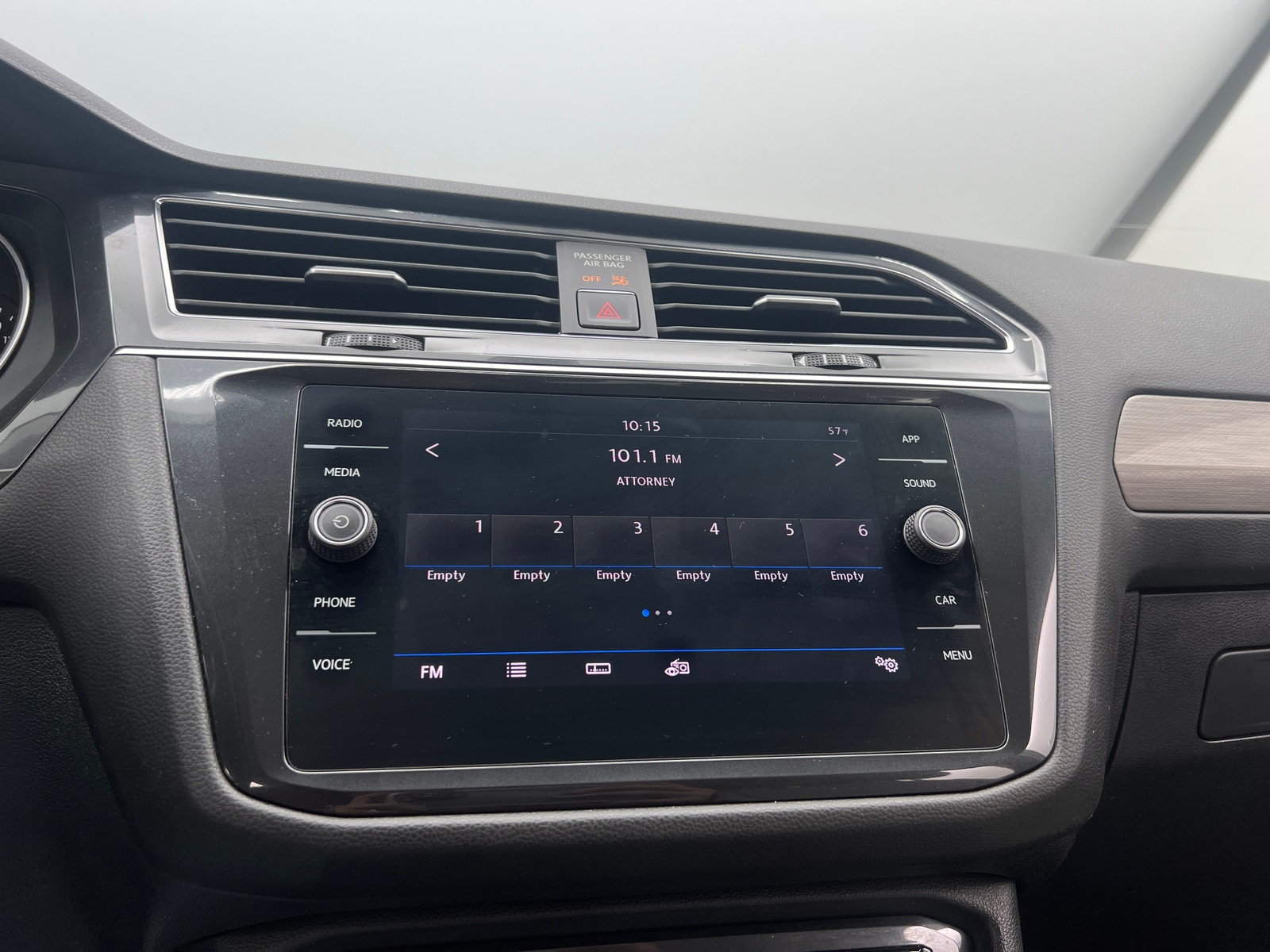 Thumbnail: 2018 Volkswagen Tiguan - 3