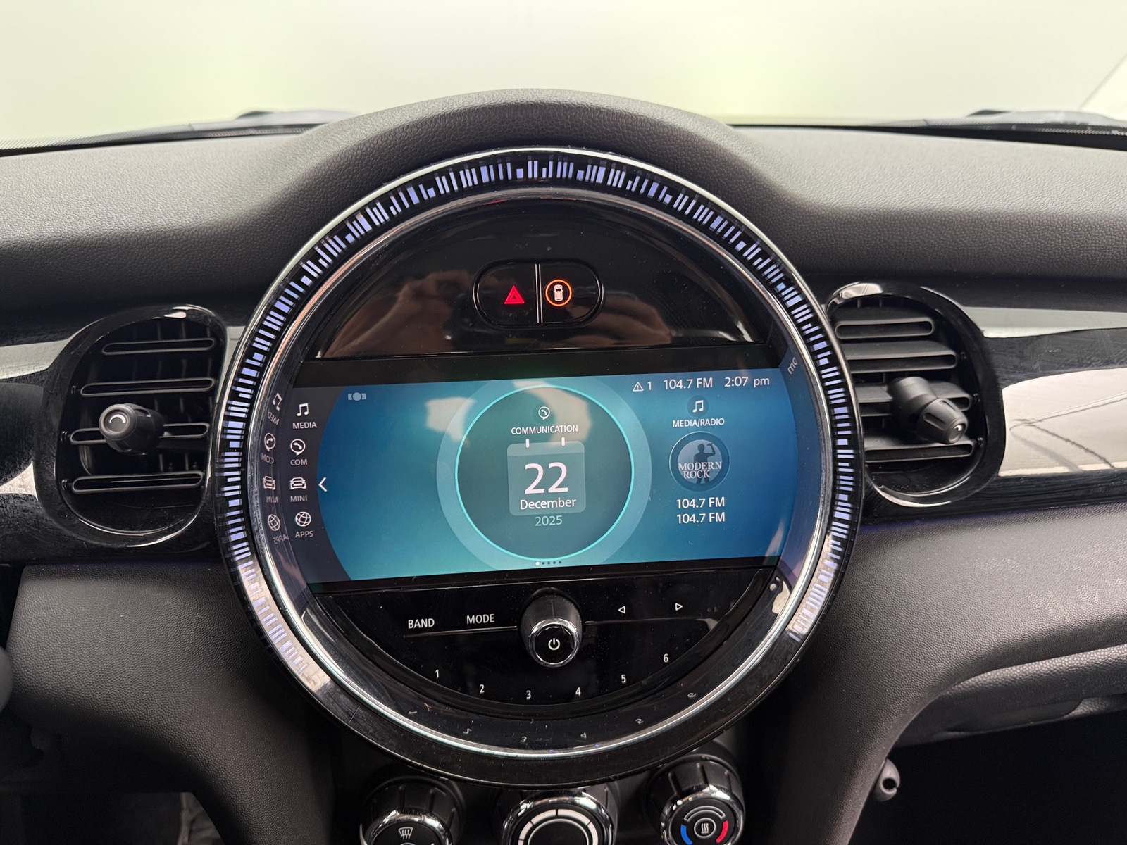 Thumbnail: 2022 MINI Cooper Hardtop - 3