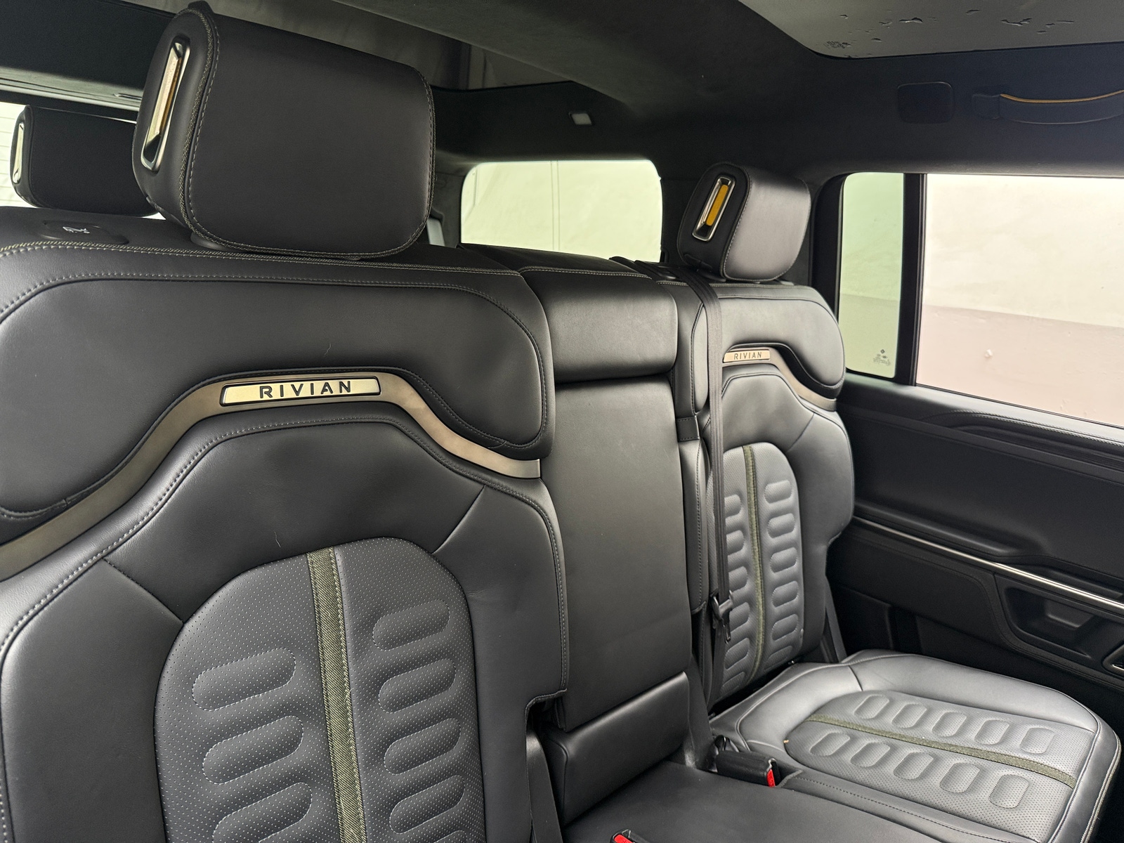 Thumbnail: 2023 Rivian R1S - 6