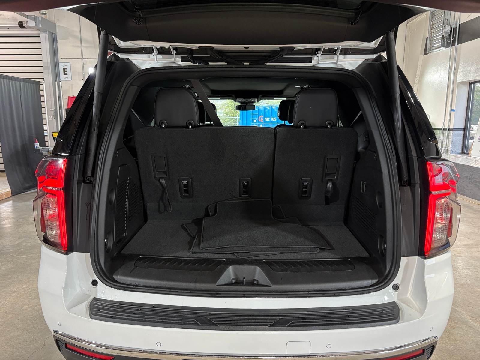 Thumbnail: 2023 Chevrolet Tahoe - 6